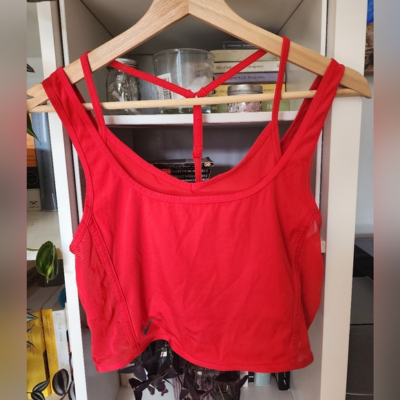Nike 2-in-1 red cropped tank top - Picture 1 of 2